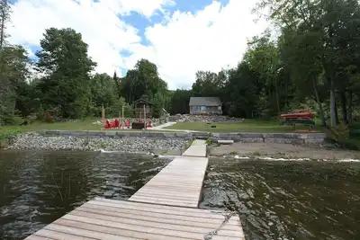 Image de ❤️Private Sandy Beach Waterfront Cottage w/ Hottub❤️