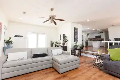 Image de 5 min Walk to Cooper Creek. Cozy Outdoor Space! 15-20 minutes to Ft Moore.