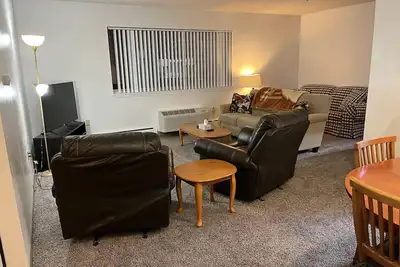 Image de 2 bed 2 bath Spacious Apartment Downtown Cr
