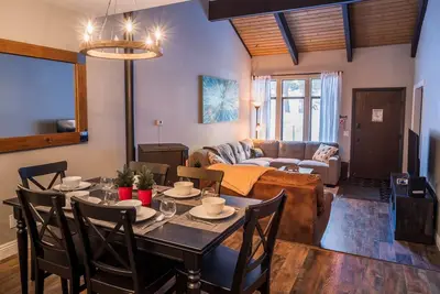 Image de St Moritz 2bd 2ba with loft fully remodeled Summer Rates