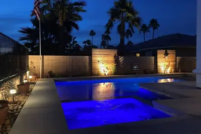 Image de Spacious home, private pool\/ spa, gated, across from Coachella Music Festival!