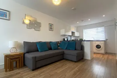 Image de Comfy 2 bed house at Wareham train station; the ‘Gateway to the Purbecks’