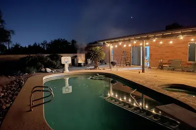 Image de Large home / pool near the Catelina Foothills