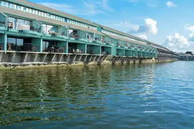 Image de Lakefront Resort Conference & Event Center Retreat | Sleeps 40