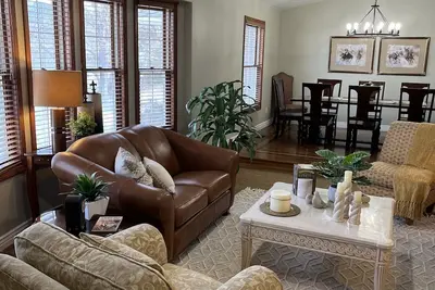 Image de Multi-family - large group home that sleeps up to 25 people.