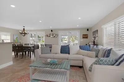 Image de Key Largo Waterfront home with 40’ dock and boat lift. Walk to Pennekamp