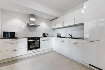 Image de Ideal Oerlikon 3. 5 Room w/ Storage, 1min to Train Station, by Blueground