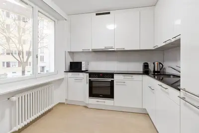 Image de Trendy Oerlikon 3. 5 Room w/ Balcony, 1min to Train Station, by Blueground