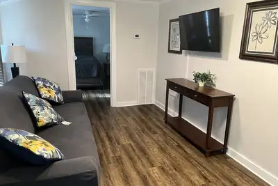 Image de Near airport, restaurants, and river, Smart Tvs in all rooms