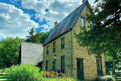 Image de Brisbane House: Historic Stone House & Adjoining \"Summer Kitchen\" Bedrooms