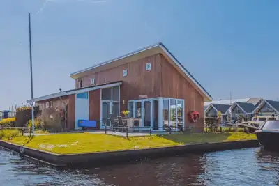 Image de Maison adaptée avec belle vue sur le lac