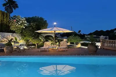 Image de Villa Gloria moderne à Benissa avec piscine