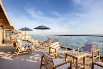 Image de Matador by AvantStay | Ocean Front Malibu Pad w\/ Rooftop Patio