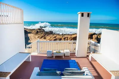 Image de Private sea view house.