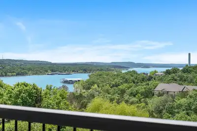 Image de Labor Day Open! Spacious Condo-Great Lake Views- Silver Dollar City 1 mile!