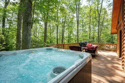 Image de New! The Breakaway: Lake Access, Dogs Welcome, Hot Tub, Fireplace!