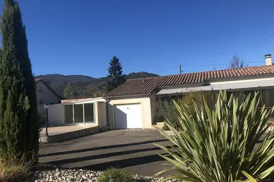 Image de Superbe maison avec piscine fermée