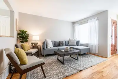 Image de Chic & Spacious Royal Oak 3br Home! Welcome!