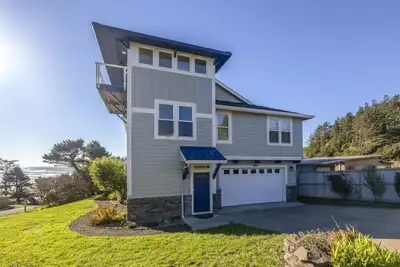 Image de Point Break at Agate Beach, Sleeps 12, Oceanfront, Loft, Game Room, Hot Tub, Beach Access, Bbq