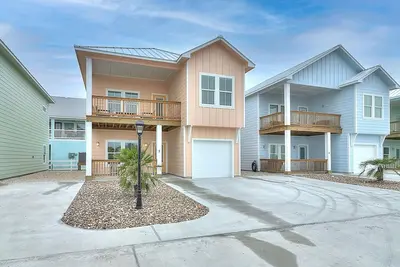 Image de Rockport's newest waterfront community on Copano Bay with bay views and pool