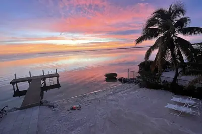 Image de Waterfront House in the heart of Cudjoe Key.