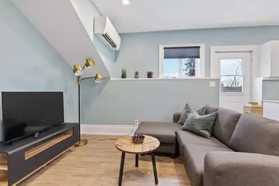 Image de Bright and Spacious Condo in Downtown Collingwood (97043)