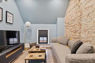 Image de Luxury Contemporary Condo in Downtown Collingwood (97044)