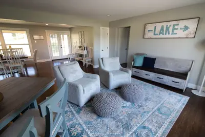 Image de Beautiful Lake House, Pool and Hot tub, mins to Downtown Nashville, 30+day only