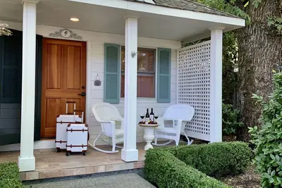 Image de Escape to Wine County in your independant Cottage in Downtown Calistoga