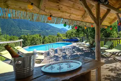 Image de Chalet Keramis - base alpine pour 15, spa et salle de jeux - Ovo Network