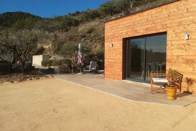 Image de Gîte en ossature bois, le calme au milieu des oliviers avec vue sur le village