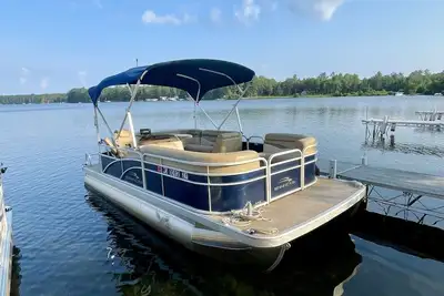 Image de Cozy, Rustic Luxury Cabin on Round Lake, with all of the modern conveniences!