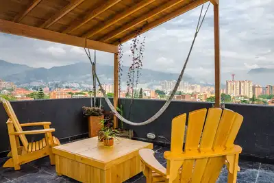 Image de Airy Penthouse with Private Rooftop Terrace bordering El Poblado