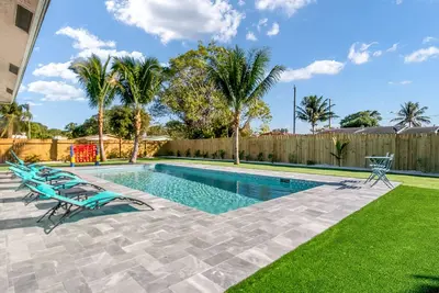 Image de 🏝️⭐️Heated Salt Water Pool Home~🌊Delray Beach home 3 blocks from Atlantic Ave!