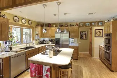 Image de Warm, furnished, winter rental. Premium WiFi & Tv!