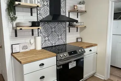 Image de Fully remodeled chic & cozy home 2 bedroom home