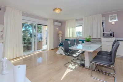 Image de Appartement de deux chambres avec la terrasse Vir (A-18519-a)