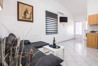 Image de Appartement d'une chambre avec le balcon Vir (A-18540-f)