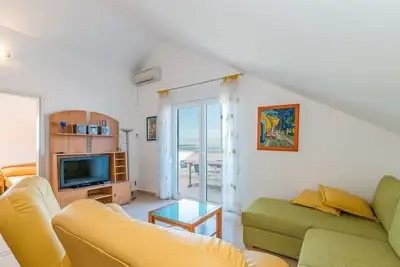 Image de Appartement de deux chambres avec le balcon et la vue sur le mer Vir (A-18603-f)