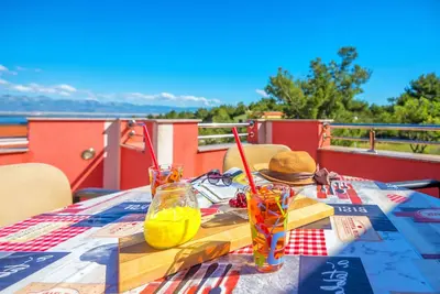 Image de Appartement de deux chambres avec la terrasse et la vue sur le mer Vir - Lozice, Vir (A-19099-a)