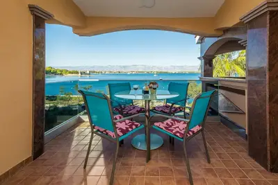 Image de Appartement de deux chambres prés de la plage l'île de Vir - Kozjak - Vir - Kozjak, Vir (A-19117-b)