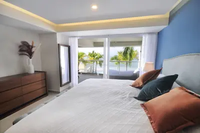 Image de Beautiful Beachfront Condo With Pool