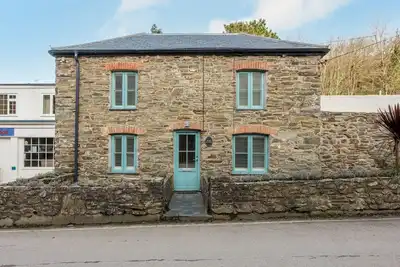 Beach Cottage is a traditional stone cottage, just 100 yards from the breath-taking Trevaunance Cove