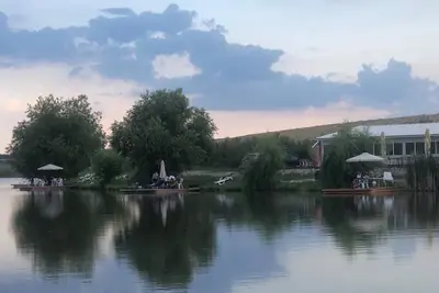 Image de Angler's lodge near Bucharest