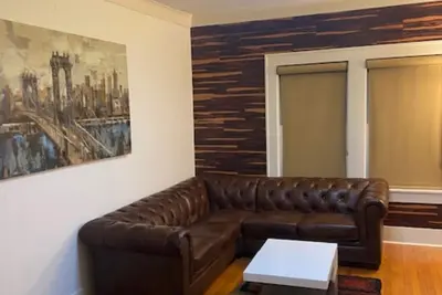 Image de Rare 2-bedroom apartment neartown close to River Oaks