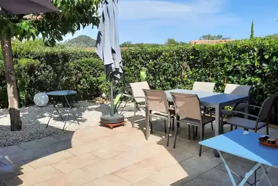 Image de Ambiance-Provence, 30 km Mer, mazet dans clos sécurisé, piscine + tennis