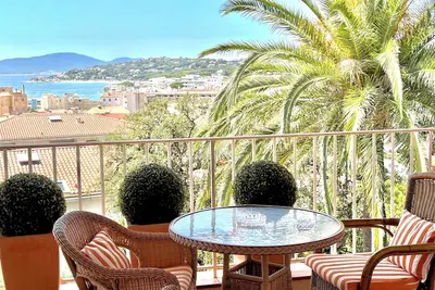 Image de Ste Maxime. Villa De Charme Vue Exceptionnelle Golfe St Tropez. 8 pers, 4 chs.