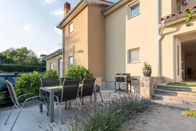 Image de Maison de vacances Rijeka pour 1 - 8 personnes avec 3 chambres à coucher - Maison mitoyenne
