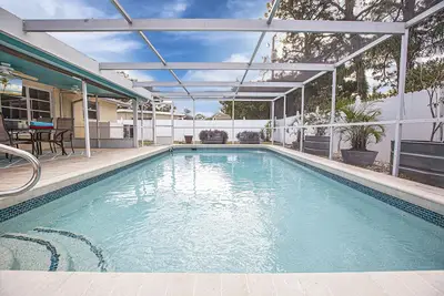 Image de Wonderful pool home w screened lanai. Well maintained clean quiet Great location