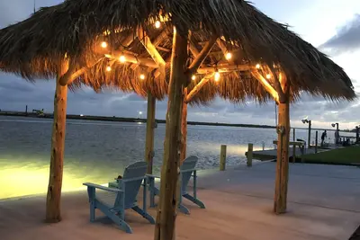 Image de “Little Salt” Great Location on intercoastal! Catch fish from backyard